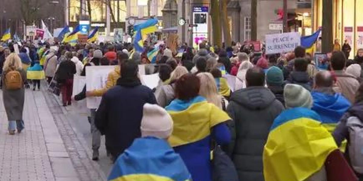 Der Demonstrationszug für die Ukraine in der Hamburger Innenstadt