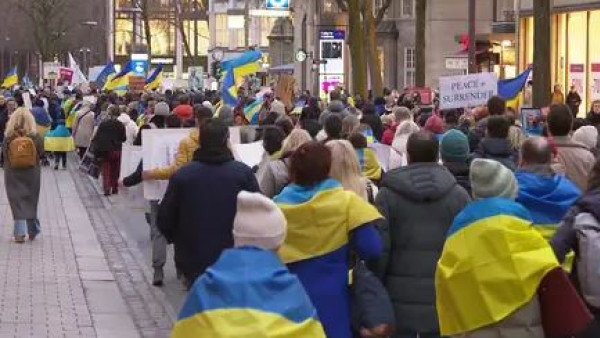 Der Demonstrationszug für die Ukraine in der Hamburger Innenstadt
